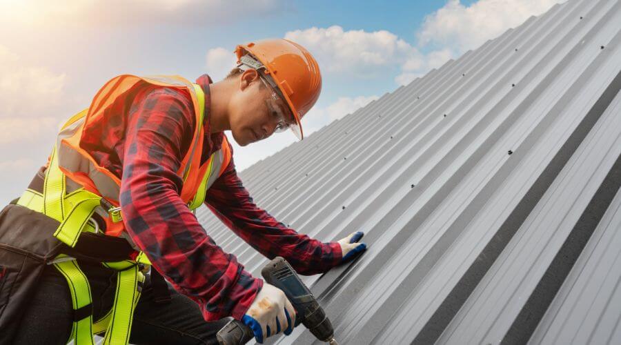 Expert Emergency Roof Repairs services in Quincy, MI